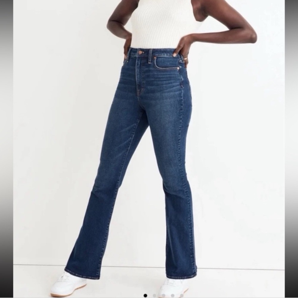 Madewell Curvy Skinny Flare Jeans in Colleton Wash
Size 28 - Picture 2 of 9